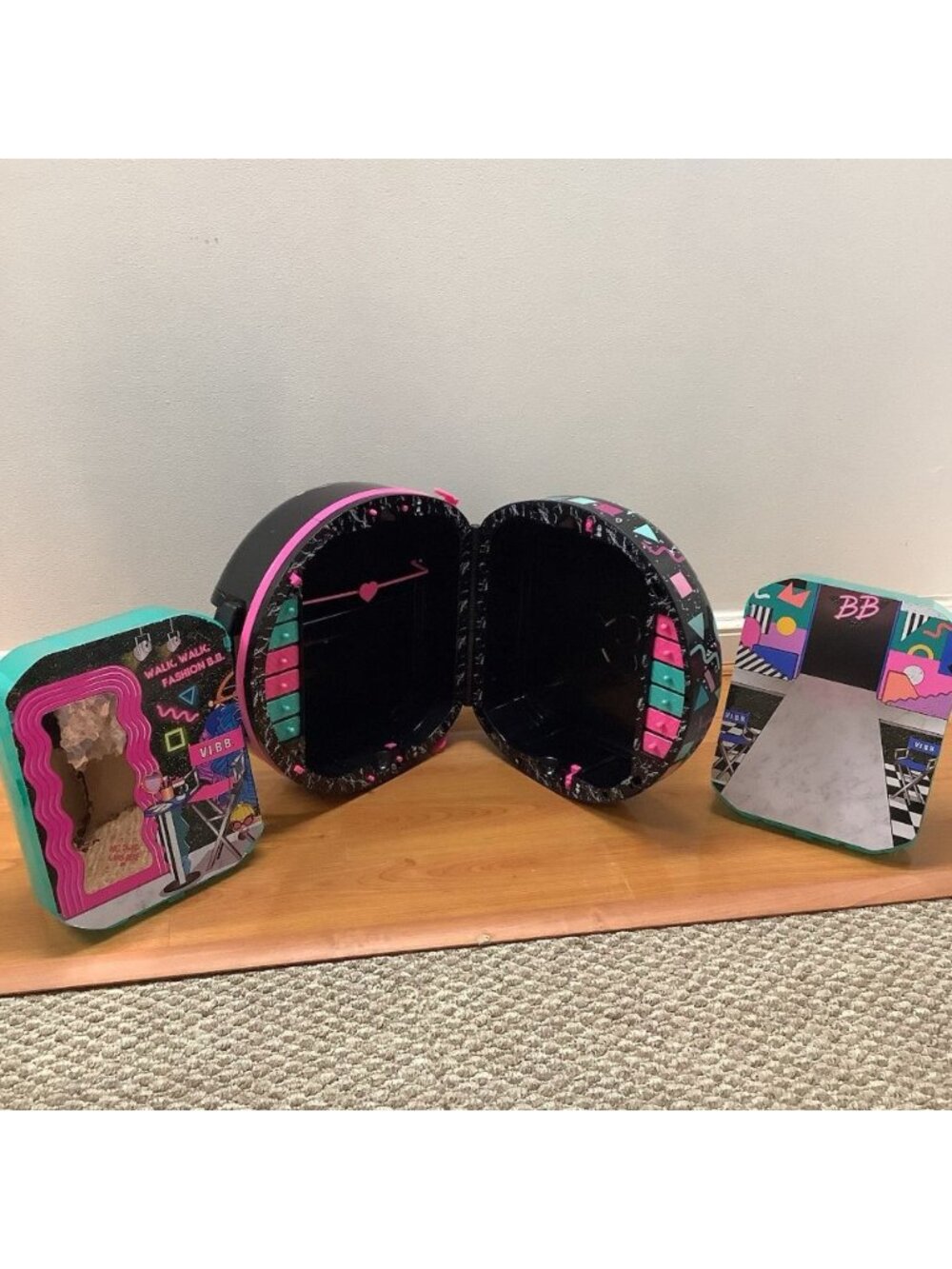 LOL Surprise OMG Fashion Closet On-the-Go Rolling Storage Playset